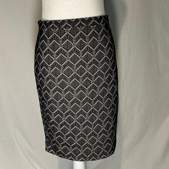 The Limited black & tan geometric pattern lace overlay pencil skirt size 2 - Picture 1 of 3